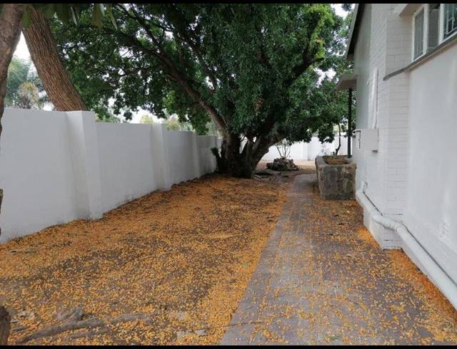 6 BEDROOM HOUSE FOR SALE IN CAPITAL PARK